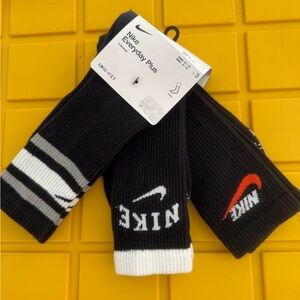 New mens Sz 8-12 Nike Everyday Plus Crew Socks in Black, White